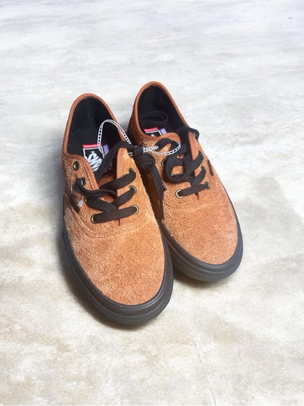 Vans Tan Suede Low-Top Sneakers with Black Accents Men’s 6, Woman’s 7.5 NWOT